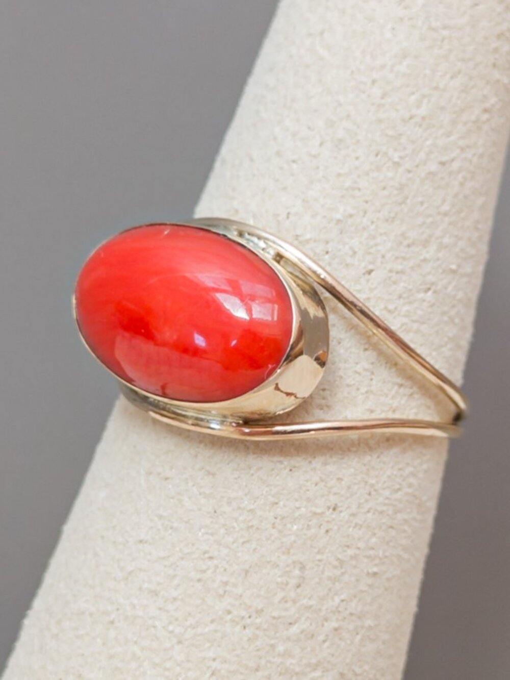 Vintage 10k Yellow Gold Mediterranean Red Coral Cabochon Ring—13×8 mm, Size 5.25